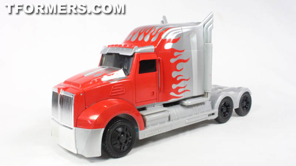 Silver Knight Optimus Prime Target Exclusive Leader Class Transformers 4 Age Of Extinction Movie Toy  (29 of 38)
